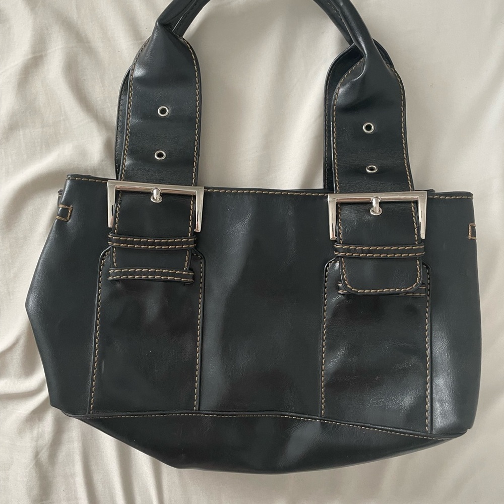 Also black purse